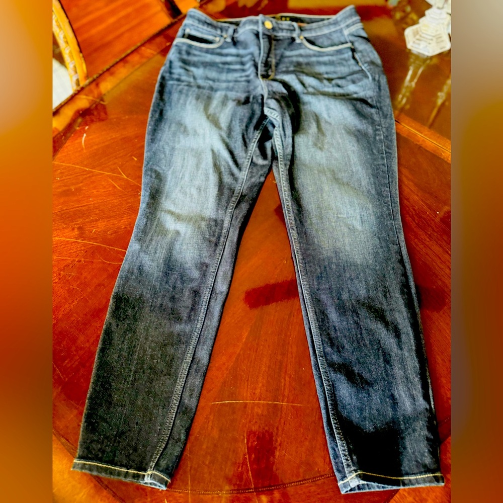 Beautiful jeans by black house white market “sculpt” size 14 with skinny ankle.